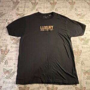 Red 8 LUXURY NY LA‎ LONDON Black T-Shirt - Short Sleeve MEDIUM
